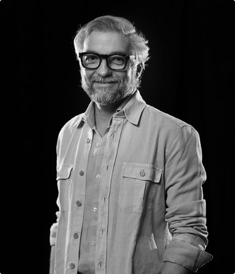 <p>Alejandro Escudero founded URBANA in 2000. Since its inception, it has established itself at the forefront of lifestyle in Mexico, as the firm strives to avoid pre-established formulas by always seeking original and timeless designs, inspired by the integrity of organic materials, and classical influences responding to modern elements and needs.</p>
